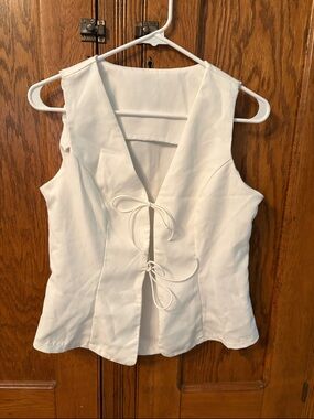SHEIN White V-Neck Tie-Front Sleeveless Top